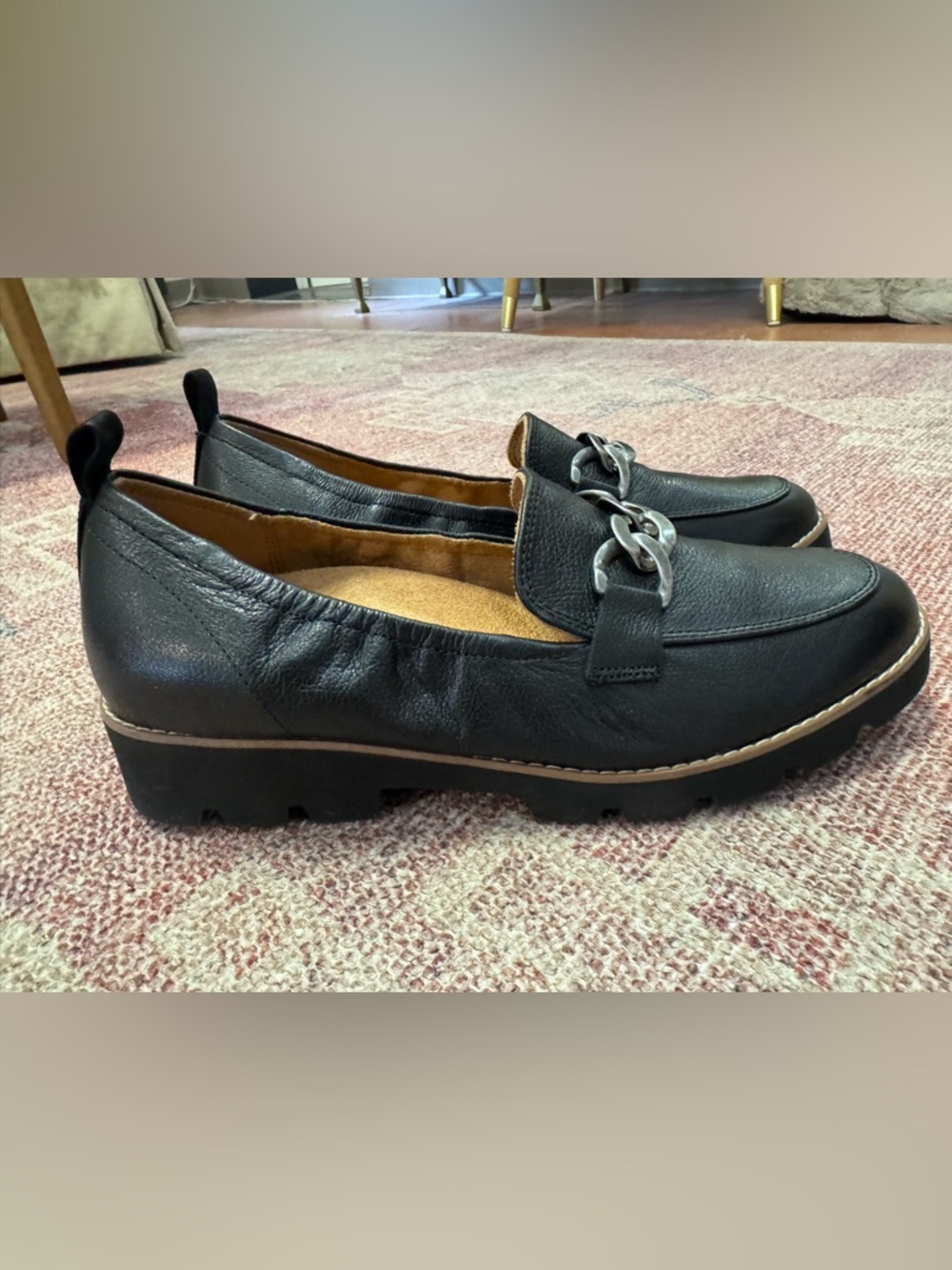 Vionic Cynthia chunky black loafer silver chain accent cinched heel  size 9